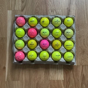 Golfbollar - Säljer 20 färgarde golfbollar 