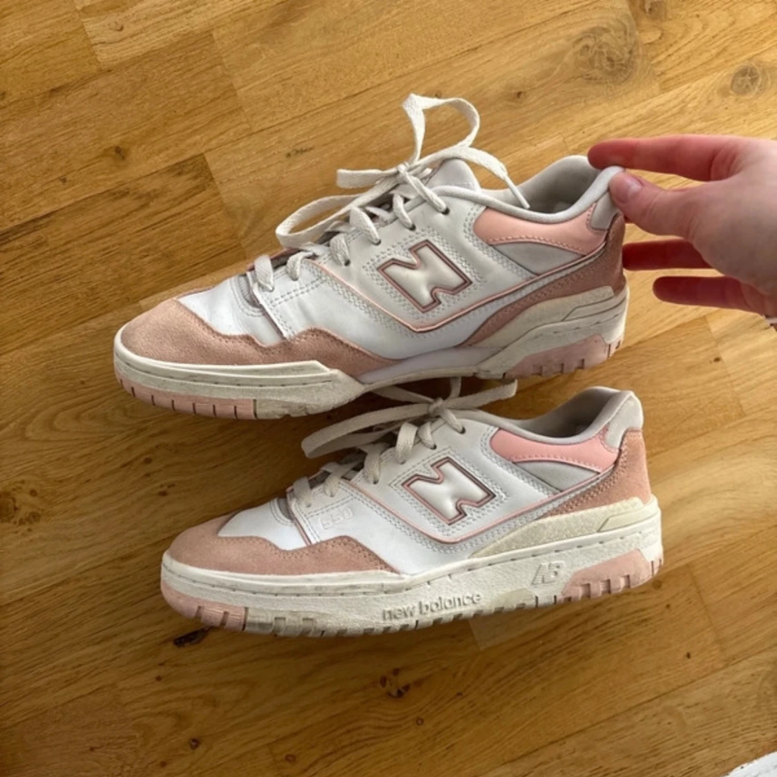 New Balance 550 sneakers i vitt och rosa - 2