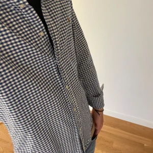 Polo Ralph Lauren skjorta  - Säljer en klassisk blårutig skjorta från Polo Ralph Lauren