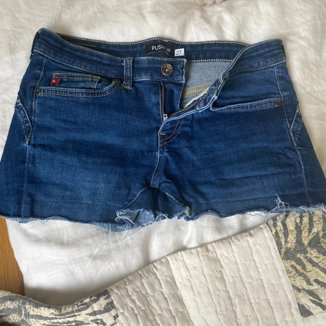 Blå jeansshorts från Big Star, strl 27