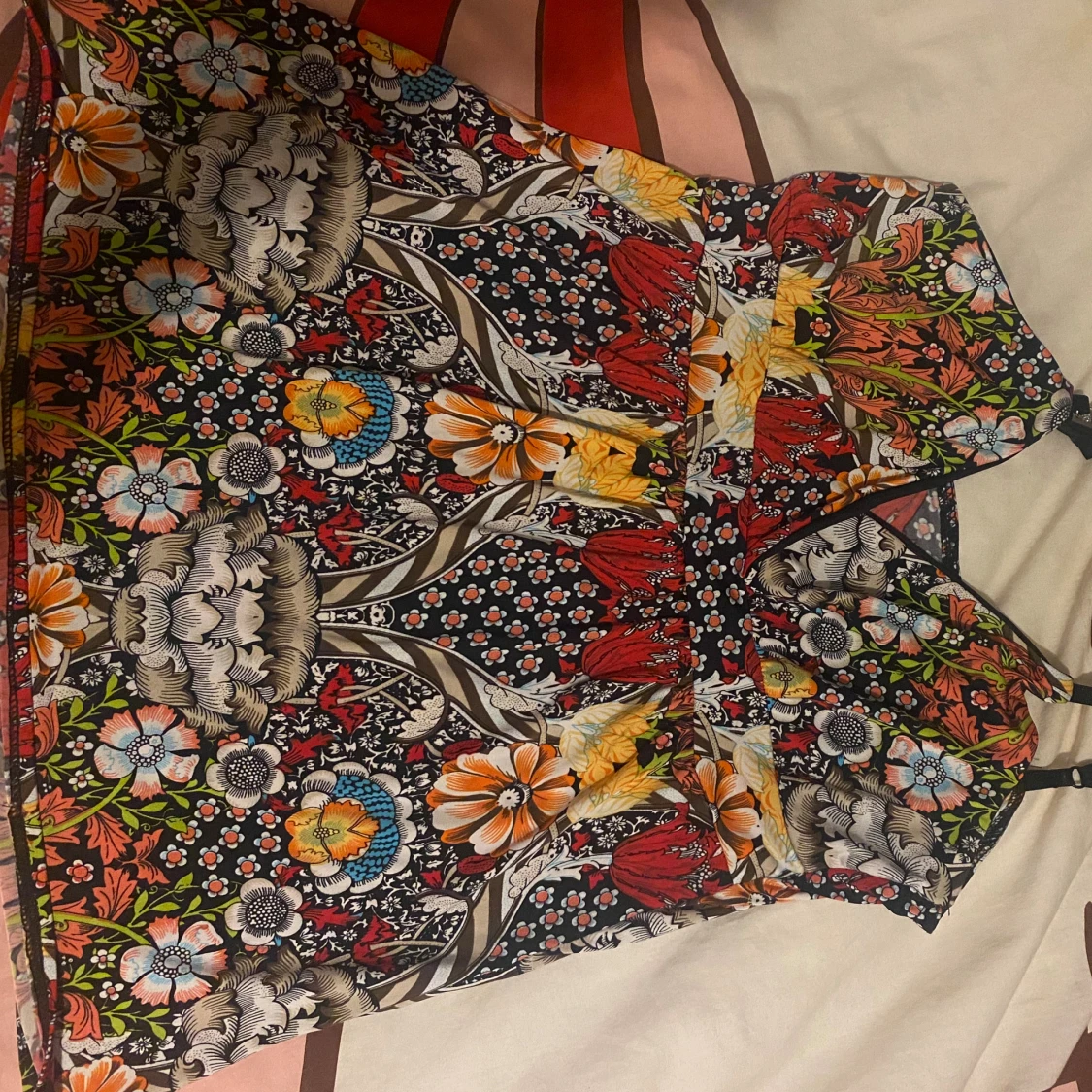 Färgglad blommig top