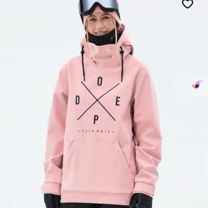 Dope skidjacka - Fint skick! Rosa äkta dope jacka, använd men inga defekter!💕köptes för 1799kr!