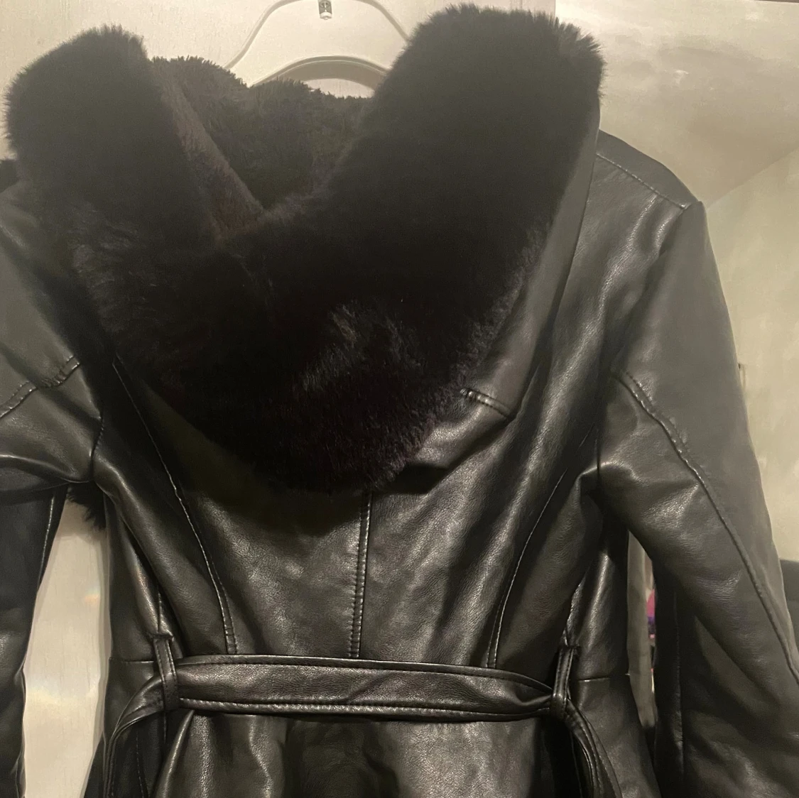 Svart pälsjacka från Giorgia Fashion - 4