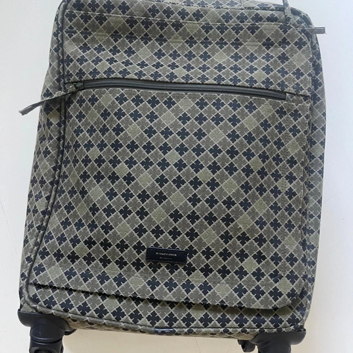 By Marlene Birger grön/svart resväska/ kabinväska