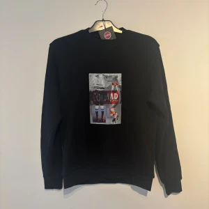 Colmar tröja  - Säljer denna colmar tröja i storlek S. I nyskick med tagen kvar. Vid fler frågor hör gärna av dig och vid snabb affär kan priset diskuteras