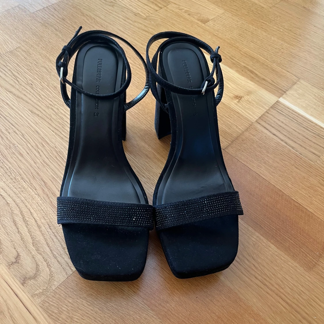 Svarta klackar Pull&Bear - 1