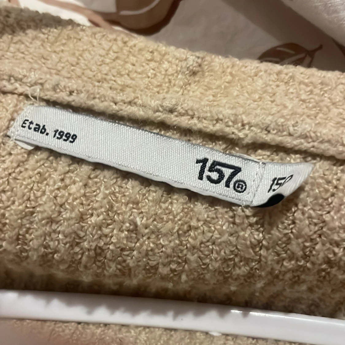 Beige stickad kofta från 157 - 2