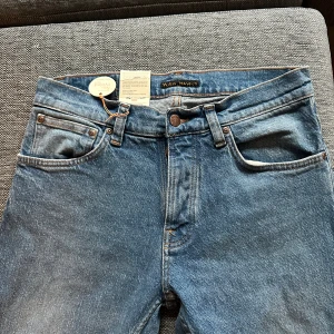 Nudie Jeans(nya) - Säljer dessa helt nya nudie jeans modell Grim Tim i storleken w31 L32. Köptes för 1600kr säljer för 1000kr