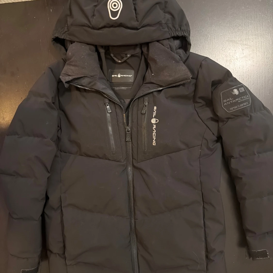 Svart dunjacka Sail Racing barn