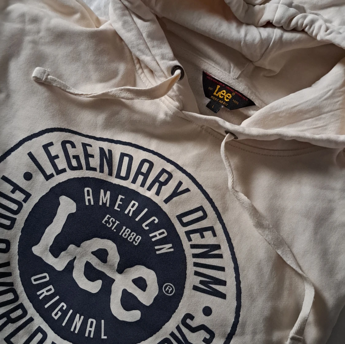 Beige hoodie från Lee med tryck - 1