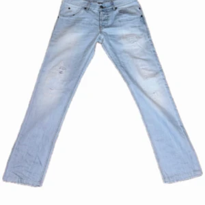 Dondup jeans  - Säljer dessa feta Dondup jeans i storleken 32 32 kom gärna med pris förslag 