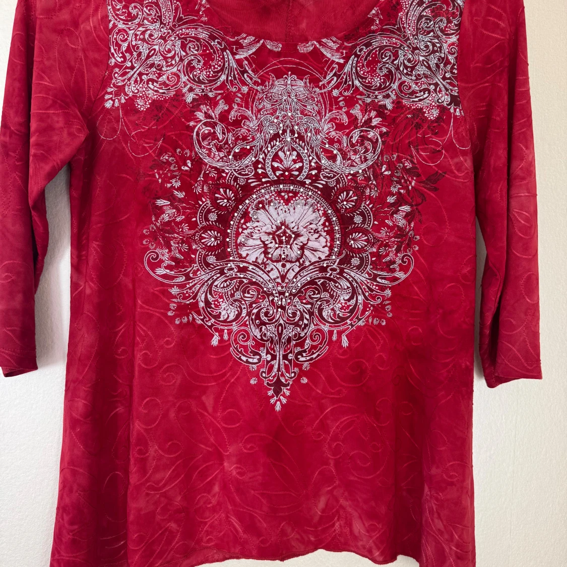 Röd topp med coolt mönster Shannon Ford - 1