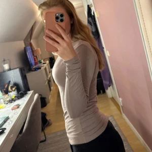 Beige tröja - Från lager157, passar xs/s