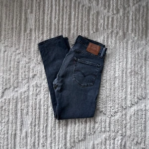 Levi’s 502s - Grå Levi’s 502s med lite stretchigt material | Storlek: W32 L32 | Skick: Nyskick