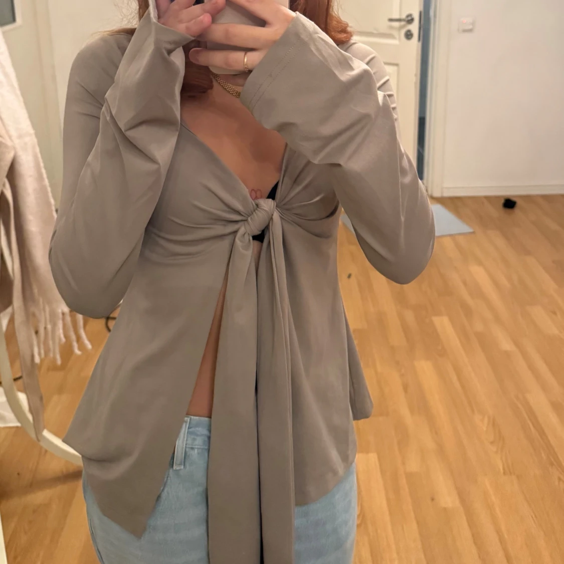 Beige/grå omlottopp med knyt framtill - 4