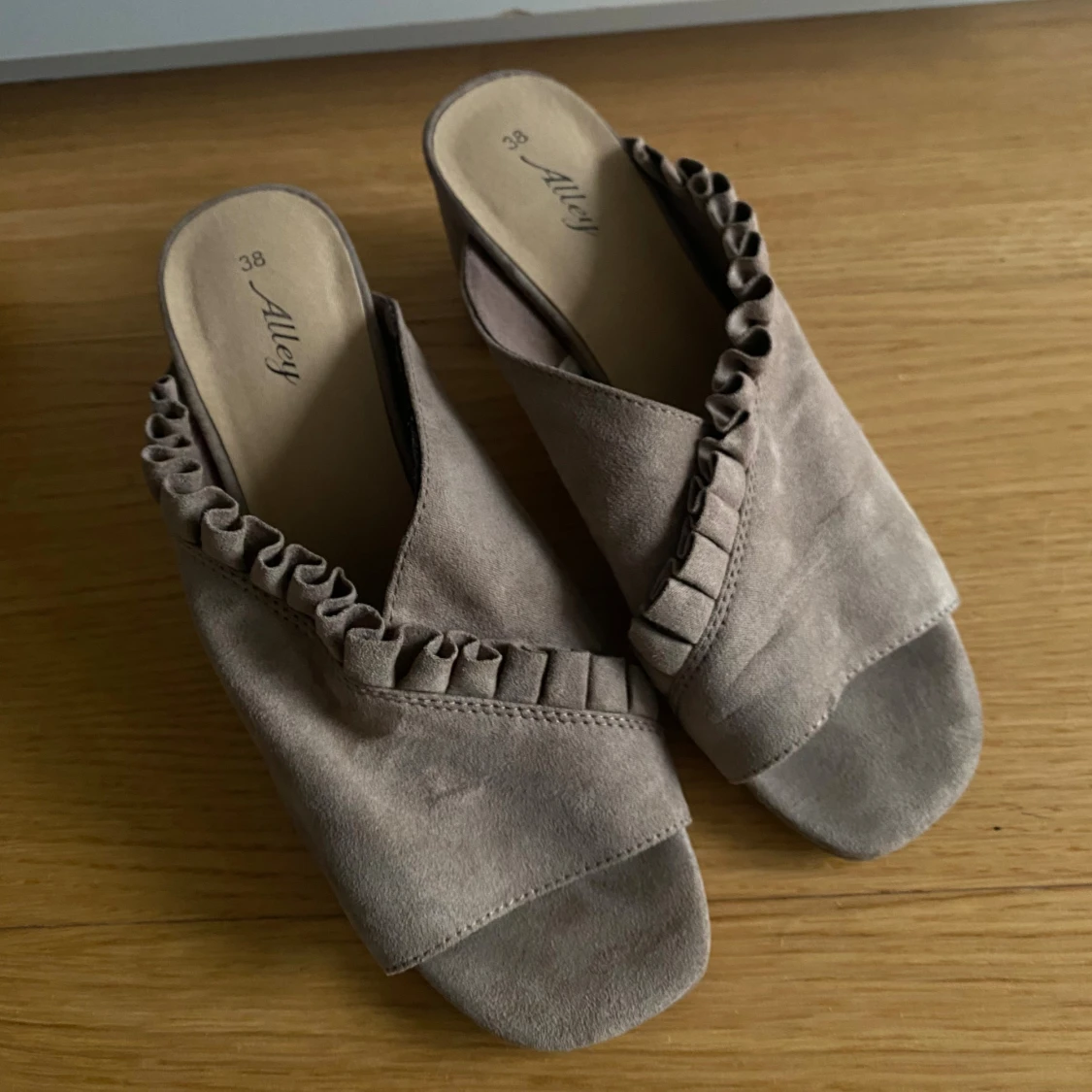 Beige mockasandaler med klack 38 - 2