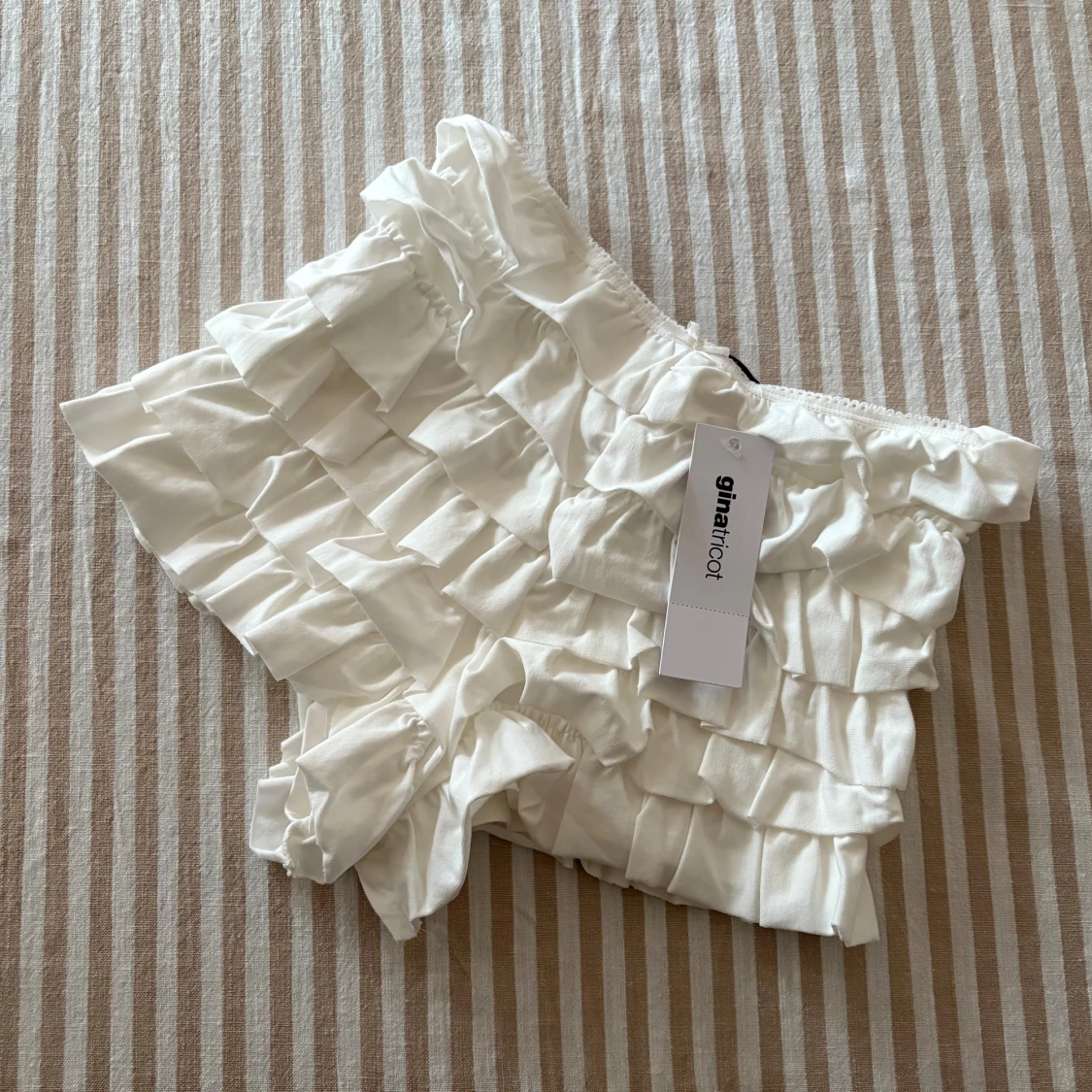 Vita volangshorts Gina Tricot - 1