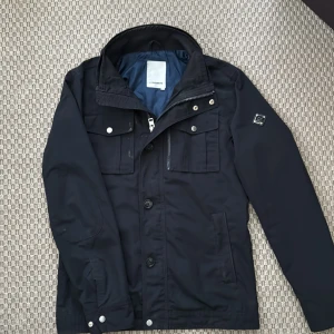 J.Lindeberg Jacka | S - J.Lindeberg Bailey Jacket | Storlek S | INGA BYTEN | Fraktar spårbart eller möts upp i Täby 