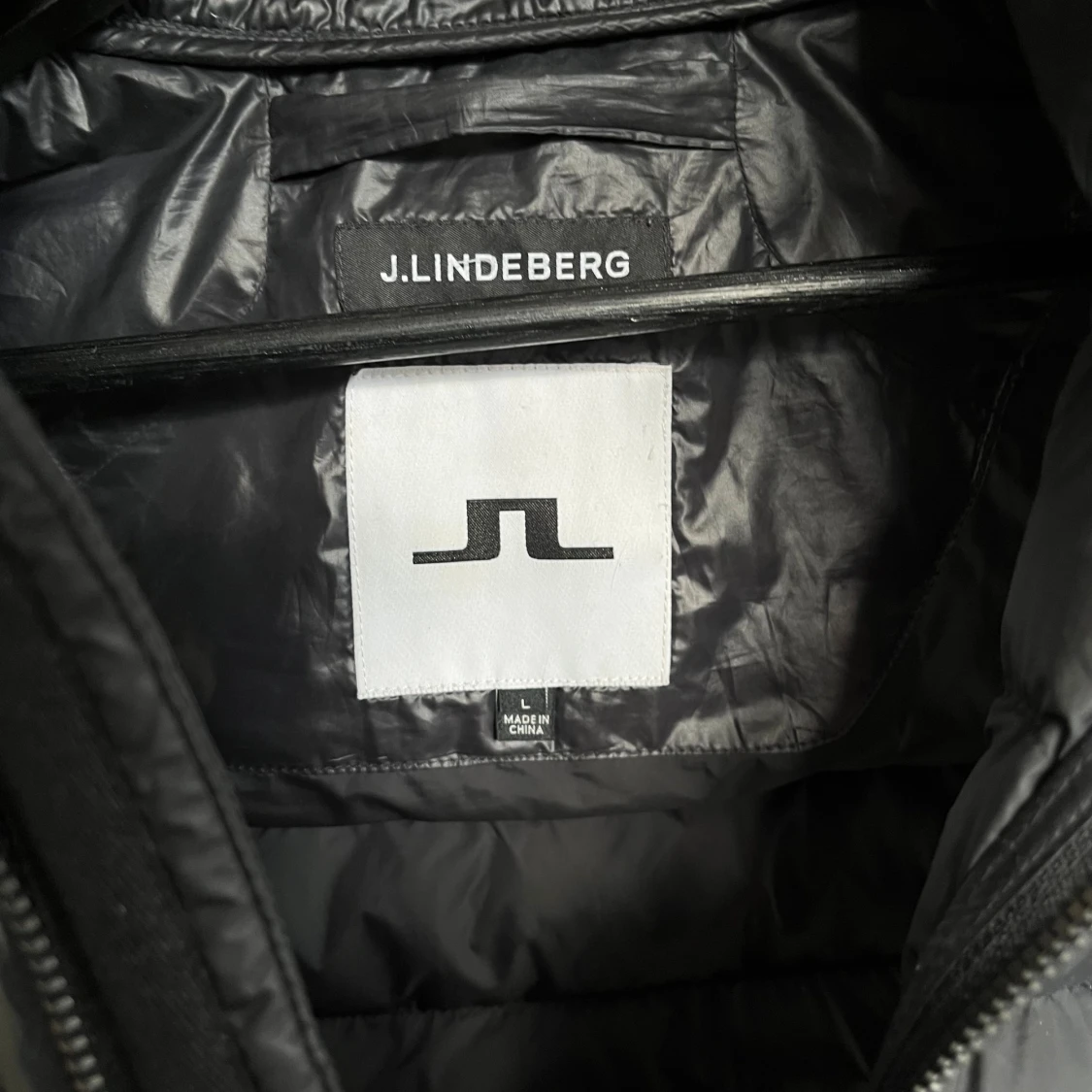 Svart dunväst från J.Lindeberg - 2