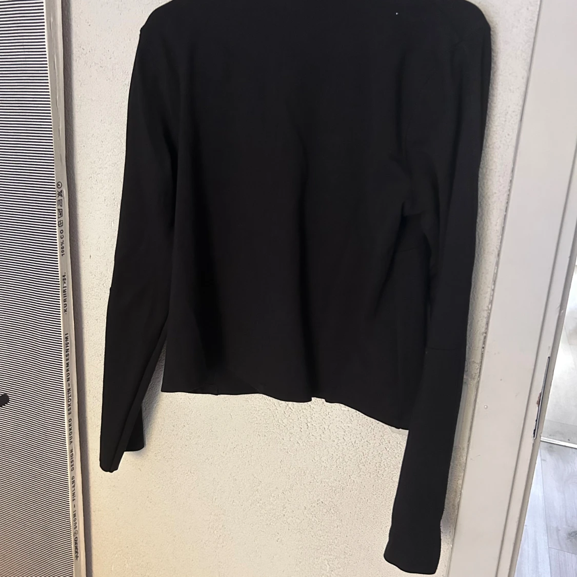 Svart kavaj med knapp - 1