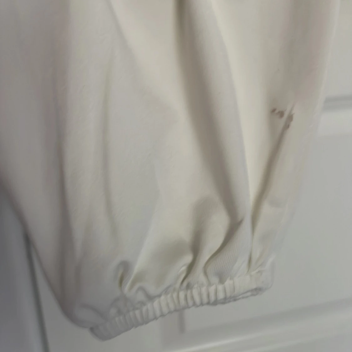 Vit långärmad blus med puffärm - 2