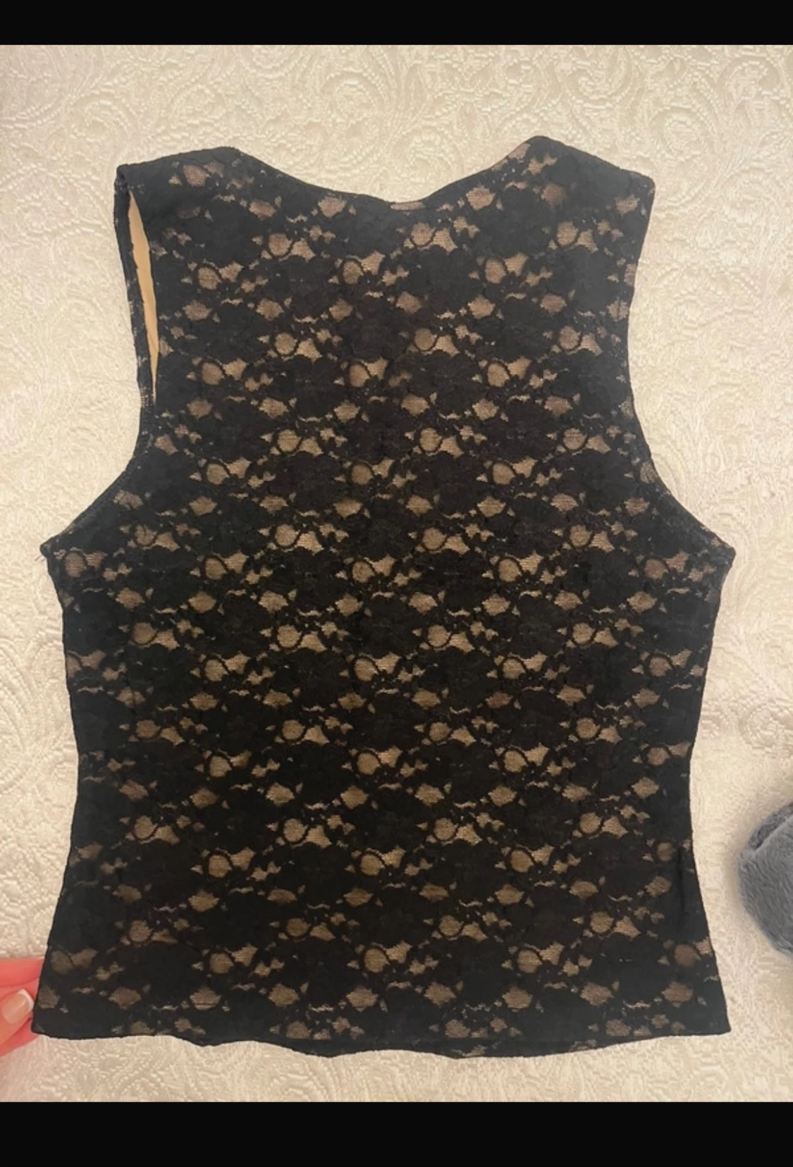 Svart spetsig ärmlös blus med rosett - 3