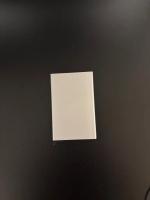 Bra skick - 9,5x6 Bra skick förutom några små repor men de påverkar inte hur den fungerar.håller ca 5 kort utan problem 