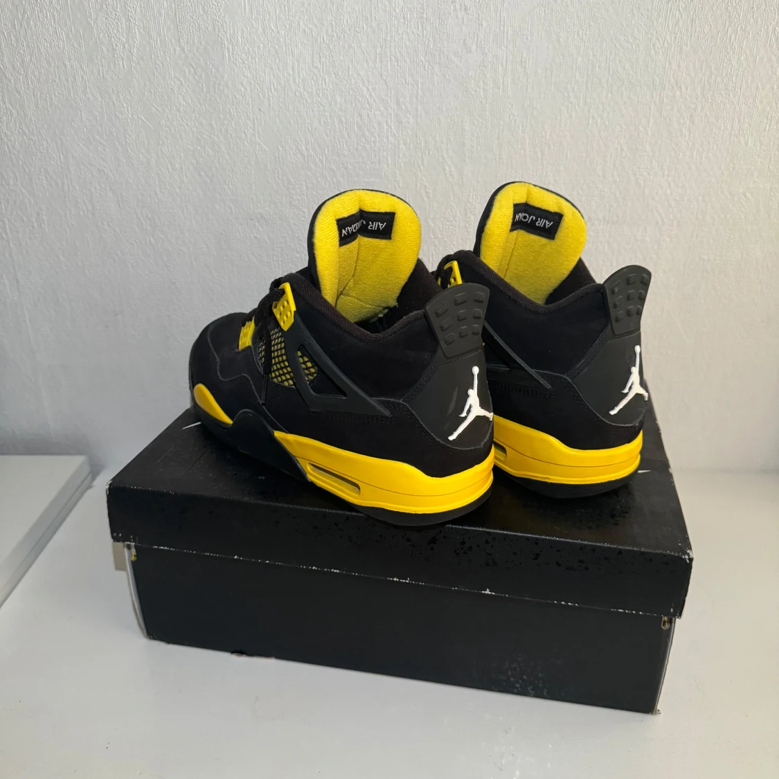 Air Jordan 4 Retro “Thunder”  - 1