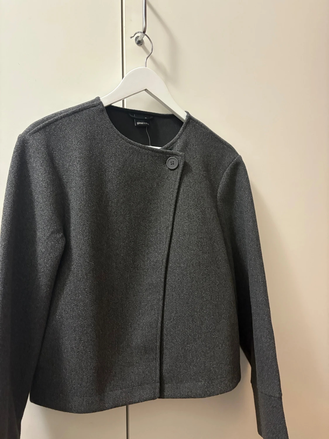 Mörkgrå kavajjacka från Gina Tricot
