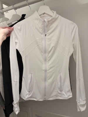 lululemon - storlek 4, ej autentisk