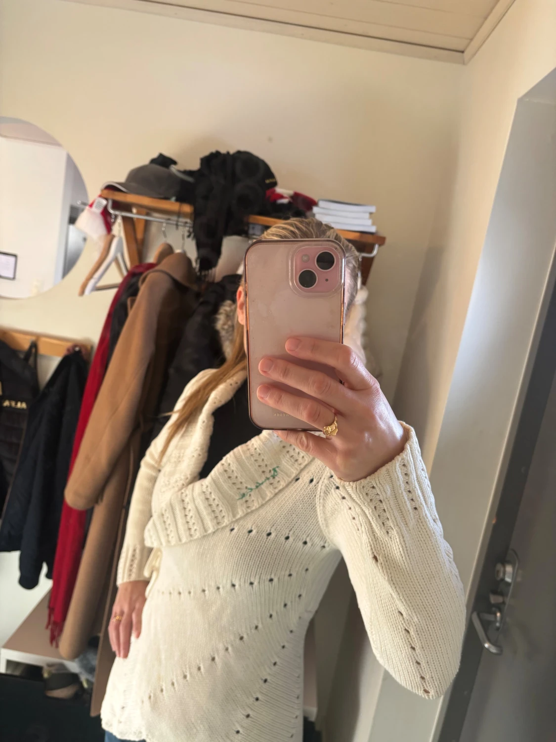 Vit omlottkofta med sjalkrage