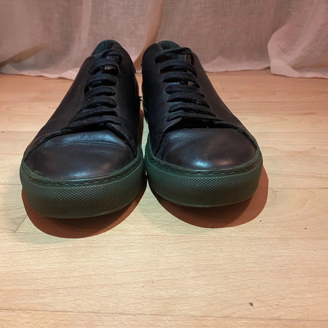 Svarta sneakers från Axel Arigato - 4