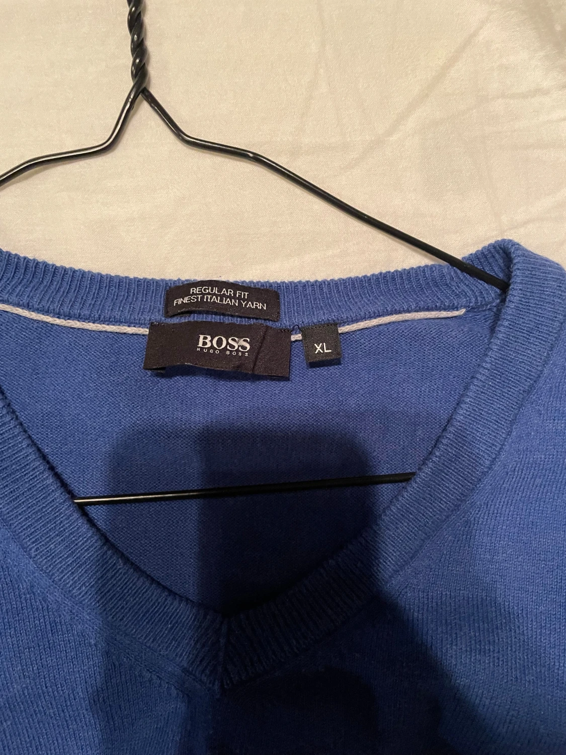 Blå v-ringad Hugo Boss tröja - 2
