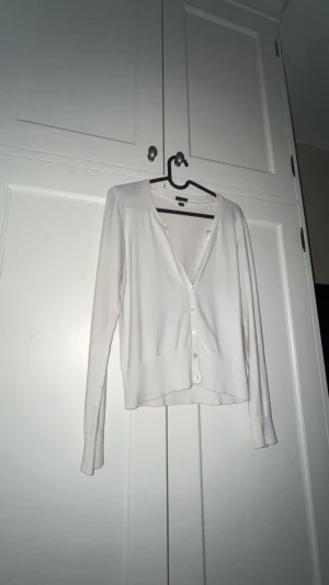 Kofta - Vit kofta med knappar!  Xs/S