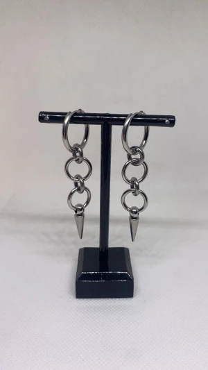 Big loop earrings✨ - Supersnygga handgjorda örhängen gjorda av rostfritt stål!💘 Finns även i guld!⭐️Pris: 179kr/paret eller 90kr/st💞Frakt vid köp genom Swish: 18kr