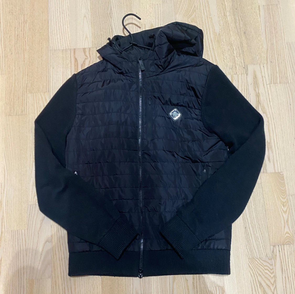 Svart cardigan från J.Lindeberg