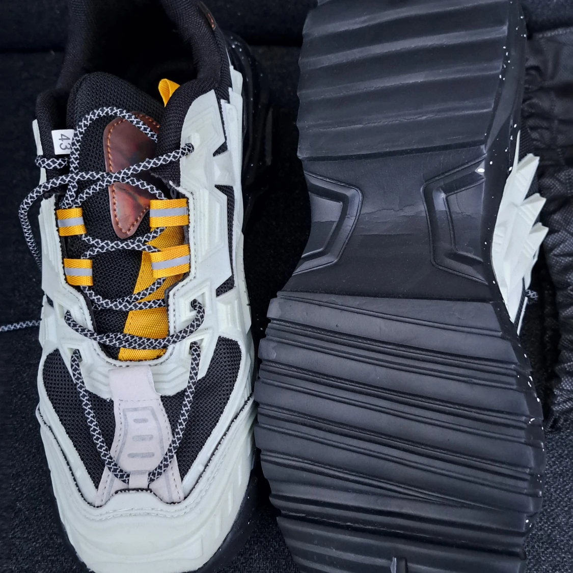 Chunky sneakers med gula detaljer - 2