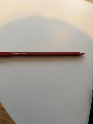 CAIA Mojave läppenna  - Snygg läppenna från CAIA i nyansen Mojave. 