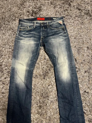 Replay Waitom Jeans - Feta Replay brallor i perfekt skick.                       Storlek 32/32