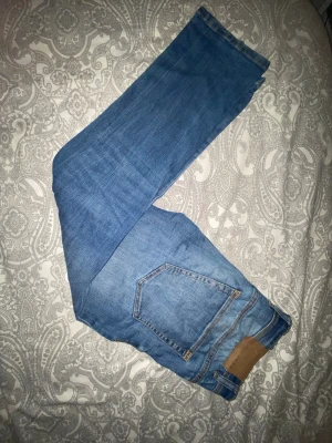 Ljusblå jeans - Bekväma nya jeans från new yorker W29 passar dig om du vill ha låga men som sitter bra används ej 