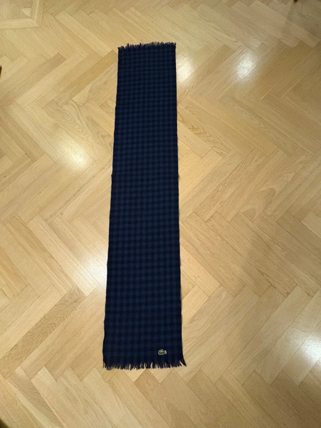 Halsduk från Lacoste - 1