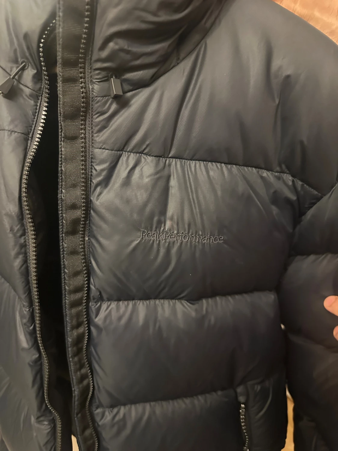 Svart pufferjacka från Peak Performance - 3