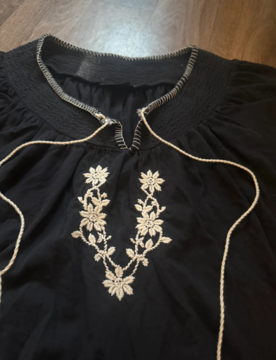 Svart blus med broderi, från Lindex Str XS - 1