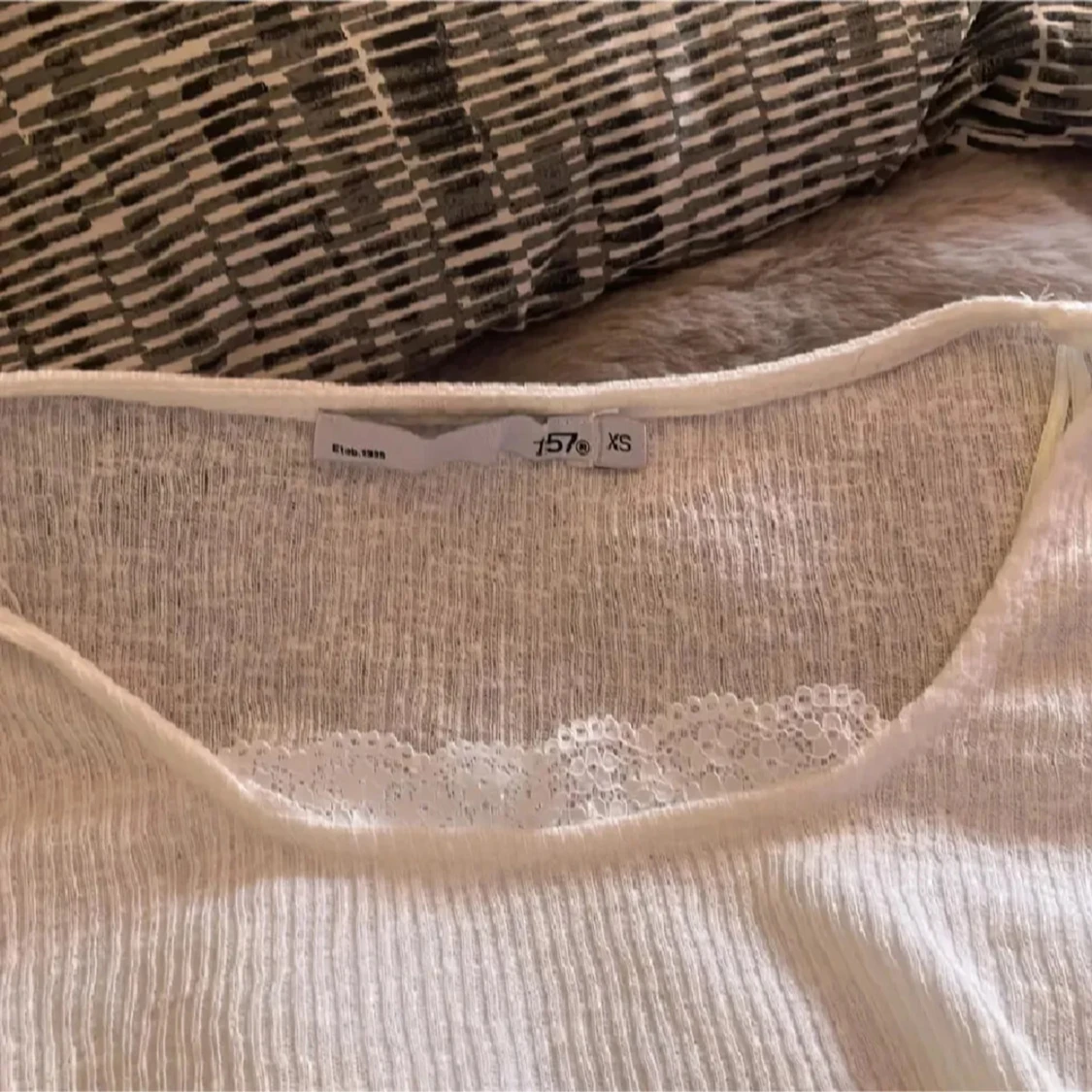 Vit ribbad långärmad topp XS 157 - 1