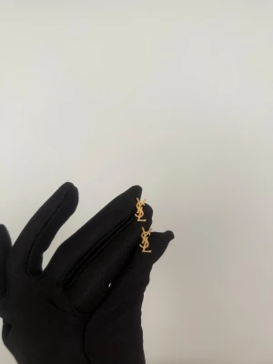 Örhängen - Luxaryvault på instagram 