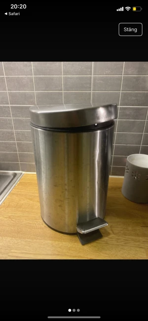 Pedalhink säljes billigt  - Mindre modell pedalhink. Locket tyvärr lite snett 