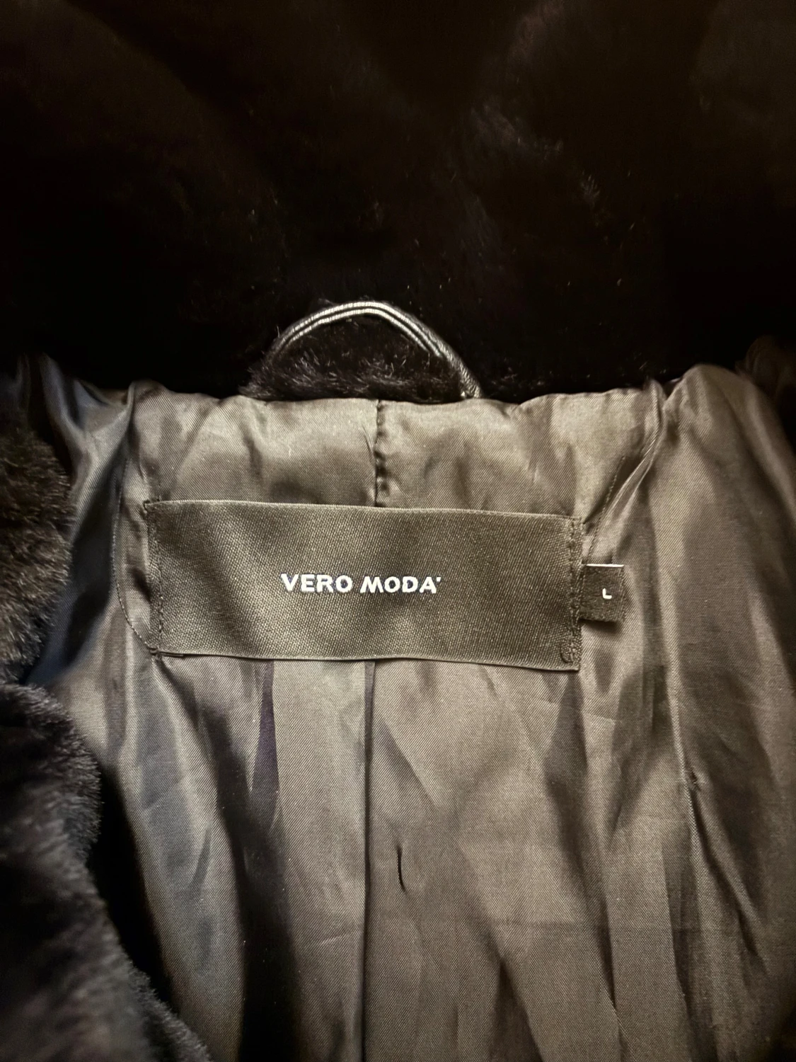 Svart pälsjacka från Vero Moda - 2