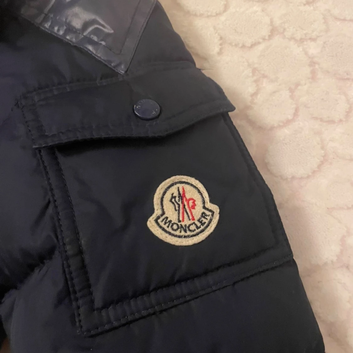 Mörkblå Moncler dunjacka med huva - 1