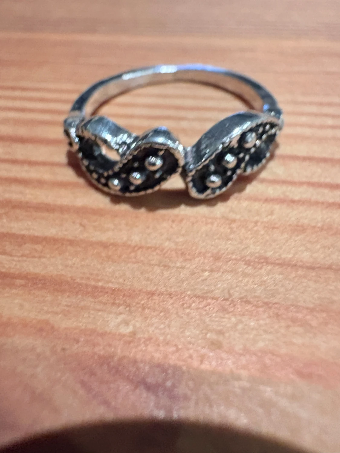 Silverfärgad ring med vågig design - 1