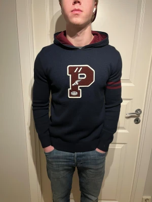 Ralph Lauren hoodie  - Säljer en riktigt skön stickad Raffe Hoodie! | Som ny i skicket! | Storlek XL 18/20 motsvarar en S passar mig på 178cm perfekt! | Ställ gärna frågor innan du köper!